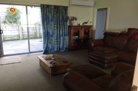Photo of property in 36b Tamworth Crescent, Newlands, Wellington, 6037