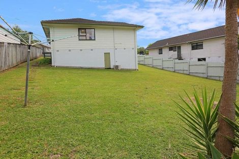 Photo of property in 4 Landsdale Place, Massey, Auckland, 0614