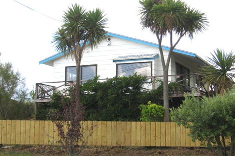 Photo of property in 2/80 Browns Bay Road, Rothesay Bay, Auckland, 0630