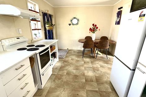 Photo of property in 35 Queen Road, Bellevue, Tauranga, 3110