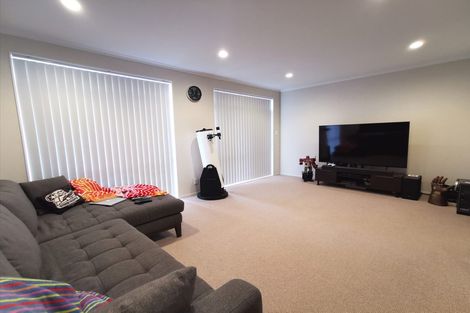 Photo of property in 106 Flat Bush School Road, Flat Bush, Auckland, 2019