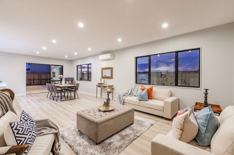 Photo of property in 15 Ropere Street, Kumeu, 0810