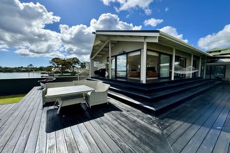 Photo of property in 62 The Terrace, Herald Island, Auckland, 0618