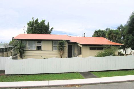 Photo of property in 16 Edgewood Way, Henderson, Auckland, 0612