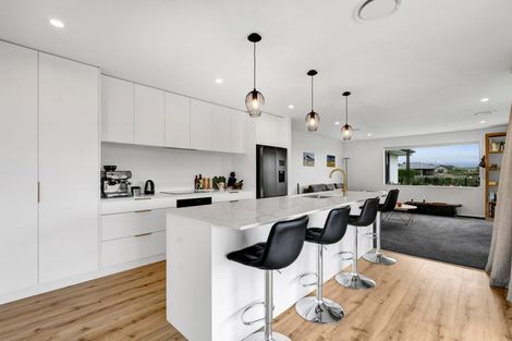 Photo of property in 8 Ponga Place, Highlands Park, New Plymouth, 4312