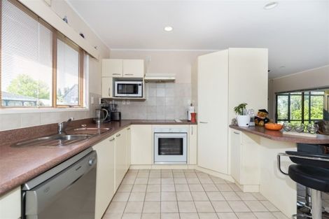 Photo of property in 9 Rosecamp Road, Beach Haven, Auckland, 0626