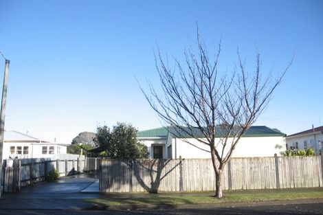 Photo of property in 15 Bedford Road, Marewa, Napier, 4110
