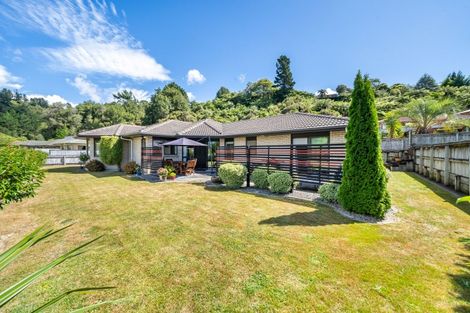 Photo of property in 4 Aragon Grove, Kingsley Heights, Upper Hutt, 5018