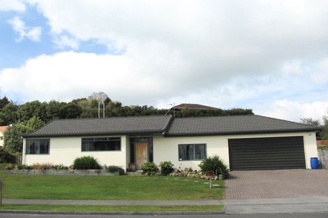 Photo of property in 33 Capricorn Place, Kawaha Point, Rotorua, 3010