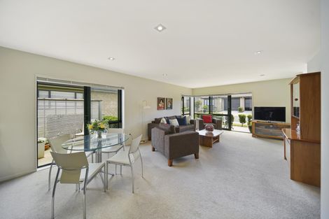 Photo of property in 21 Royalle Mews, Botany Downs, Auckland, 2010