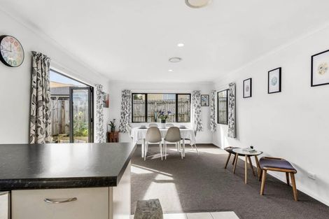 Photo of property in 16 Cathcart Close, Pukekohe, 2120