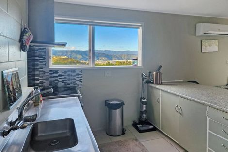 Photo of property in 10b Camellia Terrace, Maungaraki, Lower Hutt, 5010