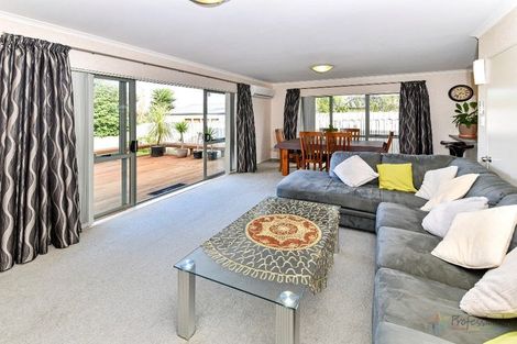 Photo of property in 4 Reremanu Place, Weymouth, Auckland, 2103