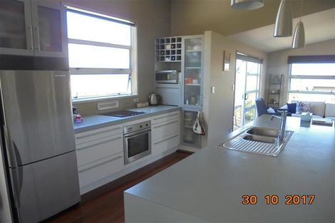 Photo of property in 10 Eastview Grove, Normandale, Lower Hutt, 5010