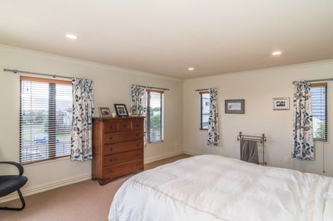 Photo of property in 9 Shearwater Rise, Paraparaumu Beach, Paraparaumu, 5032