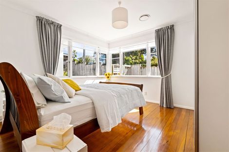 Photo of property in 12 Eastglen Road, Glen Eden, Auckland, 0602