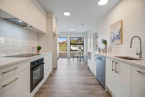 Photo of property in 4/3 Kawau Close, Orewa, 0931