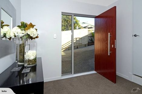 Photo of property in 557c Glenfield Road, Glenfield, Auckland, 0629