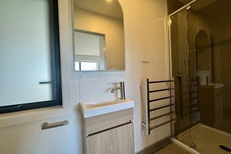 Photo of property in 4/506 Glenfield Road, Bayview, Auckland, 0629