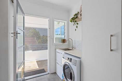 Photo of property in 1/46 Matipo Road, Mairangi Bay, Auckland, 0630