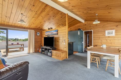 Photo of property in 132 Main Road, Waikanae, 5036