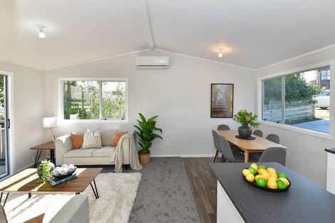 Photo of property in 17 Shakespear Road, Army Bay, Whangaparaoa, 0930