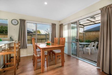 Photo of property in 49 Sandwick Drive, Weymouth, Auckland, 2103