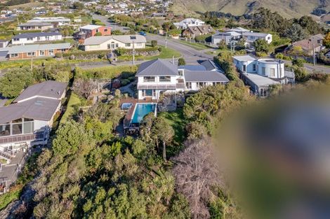 Photo of property in 3 Belleview Terrace, Mount Pleasant, Christchurch, 8081