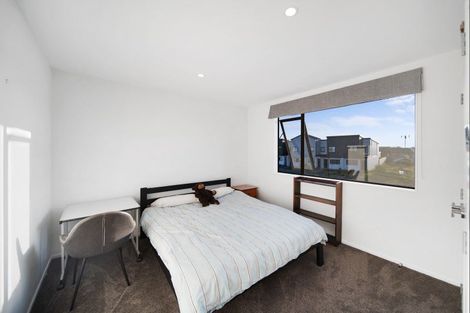 Photo of property in 11 Koiora Road, Clarks Beach, 2122