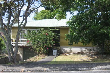 Photo of property in 13 Woodall Place, Totara Vale, Auckland, 0627