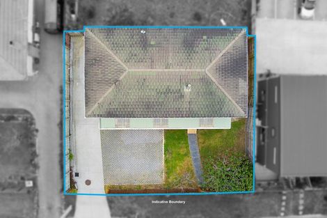 Photo of property in 102 Tirimoana Road, Te Atatu South, Auckland, 0602