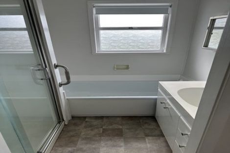 Photo of property in 3/2 Tobruk Crescent, Milford, Auckland, 0620