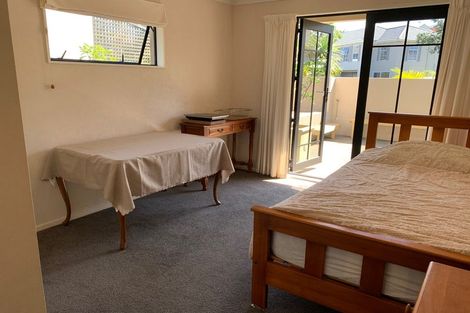 Photo of property in 3 Searidge Rise, West Harbour, Auckland, 0618