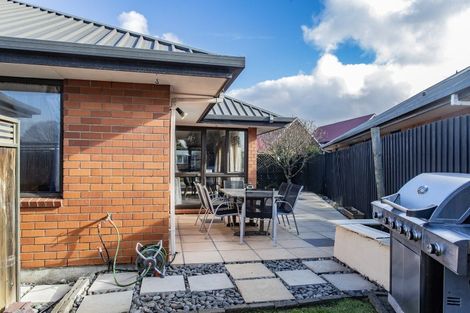 Photo of property in 2/1 Fountainhead Lane, Hillmorton, Christchurch, 8025