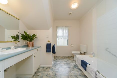Photo of property in 3 Winston Avenue, Hokowhitu, Palmerston North, 4410