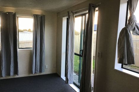 Photo of property in 36 Woodbank Drive, Glen Eden, Auckland, 0602