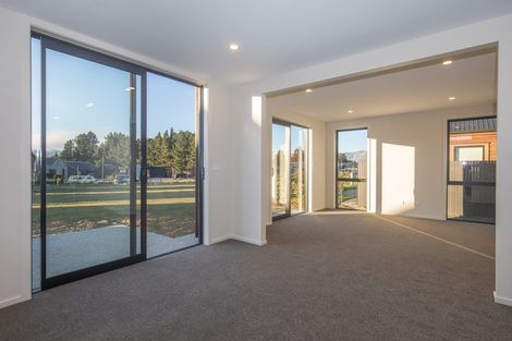Photo of property in 5 Mount Creighton Crescent, Wanaka, 9305