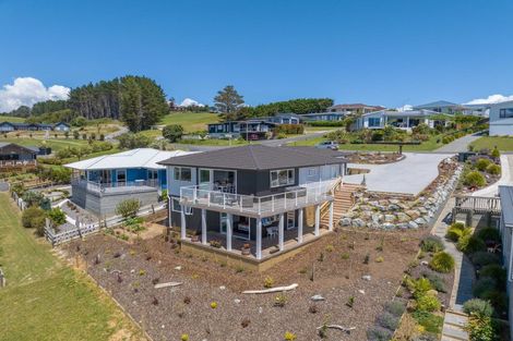 Photo of property in 21 Christine Drive, Coopers Beach, 0420