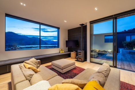 Photo of property in 6 Akitu Rise, Wanaka, 9305