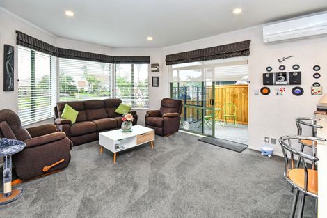 Photo of property in 103 Rushgreen Avenue, Pahurehure, Papakura, 2113