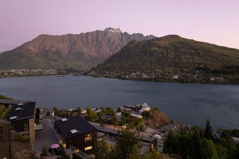 Photo of property in 16 Highlands Close, Queenstown, 9300