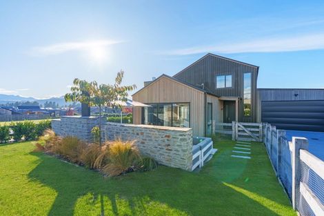 Photo of property in 35 Mount Nicholas Avenue, Wanaka, 9305