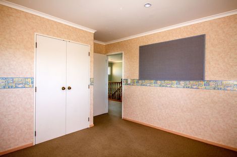 Photo of property in 102 Pacific Drive, Fitzherbert, Palmerston North, 4410