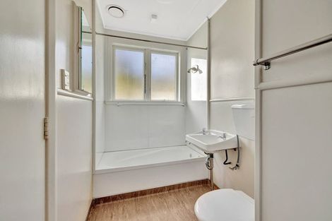 Photo of property in 21 Ealing Street, Redwood, Christchurch, 8051