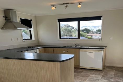 Photo of property in 1/8 Louise Place, West Harbour, Auckland, 0618