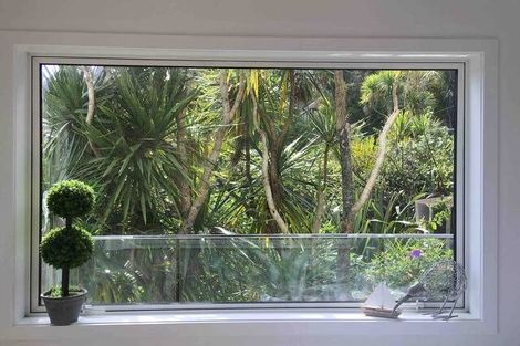 Photo of property in 121 Seaview Road, Piha, New Lynn, 0772