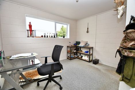 Photo of property in 2 Mckenzie Terrace, Carterton, 5713