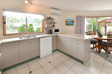 Photo of property in 40 Red Hibiscus Road, Stanmore Bay, Whangaparaoa, 0932