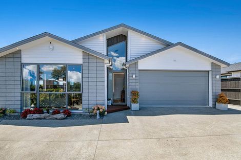 Photo of property in 87 Argent Lane, Wainui, 0932