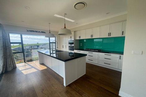 Photo of property in 39 Headland Drive, Long Bay, Auckland, 0630